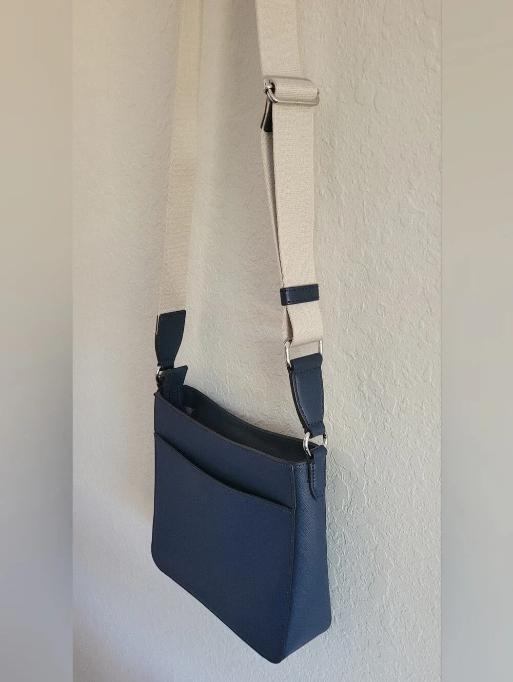 Michael Kors Jet Set Navy Small Crossbody Bag  Adjustable Strap. NWOT.